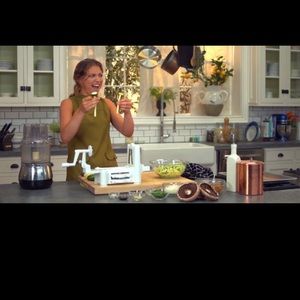 Brand new Brieftons 7 blade spiralizer for veggies